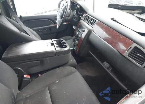 2011 Chevrolet Tahoe Ls z USA, uszkodzony, nr VIN 1GNSKAE08BR397318